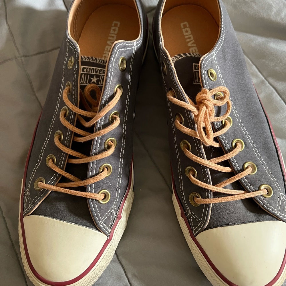 Converse grey soft canvas shoe.